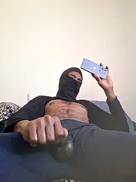 SkinnnyBlack online show from April 21, 5:06 pm