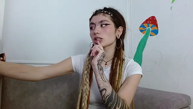 Snapshot of giulietta_monsalve chatting on July 23, 1:41 am giulietta monsalve online show from July 23, 1:41 am