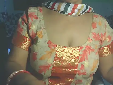 Snapshot of Hotty_Bhabhi1 chatting on May 13, 4:43 am Hotty Bhabhi1 online show from May 13, 4:43 am