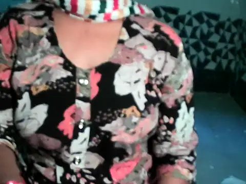 Snapshot of Hotty_Bhabhi1 chatting on May 18, 4:29 am Hotty Bhabhi1 online show from May 18, 4:29 am