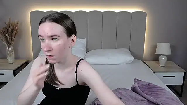 Snapshot of MarliinNova chatting on July 2, 4:07 am MarliinNova online show from July 2, 4:07 am
