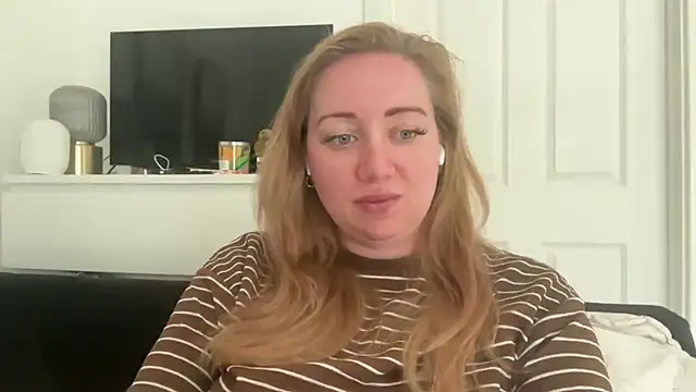 Snapshot of arielsweetieee chatting on July 11, 9:01 am arielsweetieee online show from July 11, 9:01 am