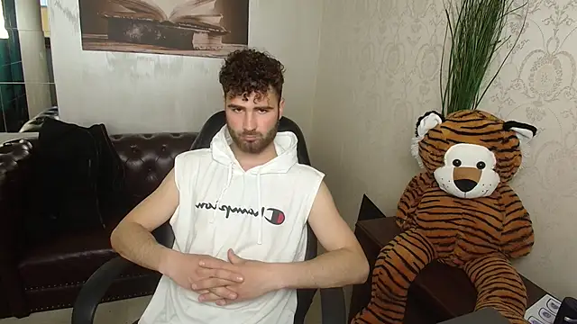 KyloEast online show from April 24, 4:37 am