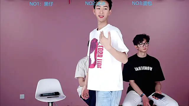 Snapshot of Y-lucky01 chatting on April 16, 1:56 pm Y-lucky01 online show from April 16, 1:56 pm