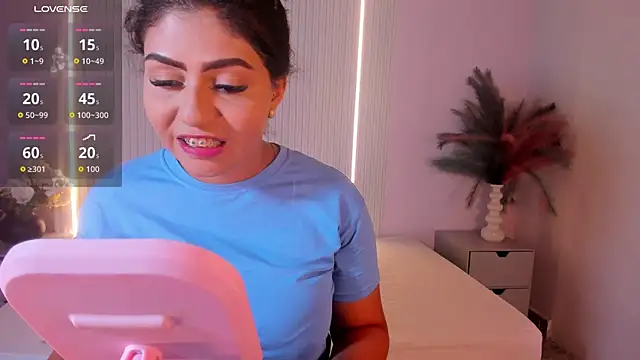 Snapshot of LucyWild8 chatting on July 6, 8:11 pm LucyWild8 online show from July 6, 8:11 pm