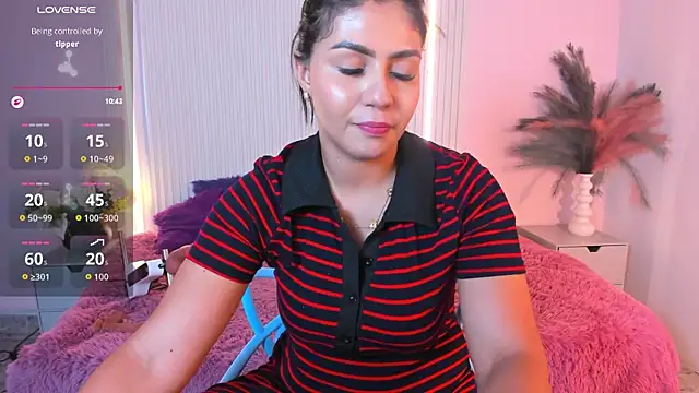 Snapshot of LucyWild8 chatting on July 11, 7:49 pm LucyWild8 online show from July 11, 7:49 pm