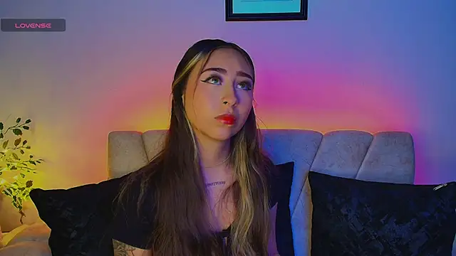Snapshot of Cloe_martinezz_ chatting on May 13, 10:17 pm Cloe martinezz online show from May 13, 10:17 pm