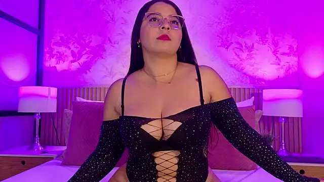 Darcy glow  online show from May 10, 11:26 am