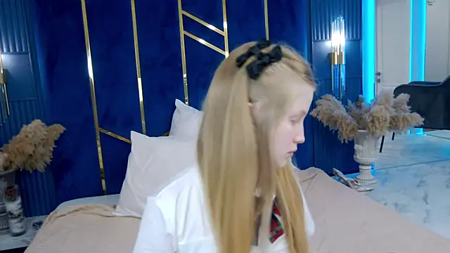 LilianHowards online show from April 19, 9:19 am