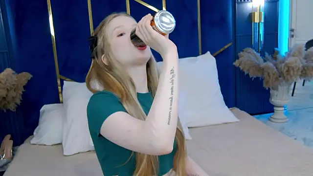 LilianHowards online show from April 20, 9:34 am