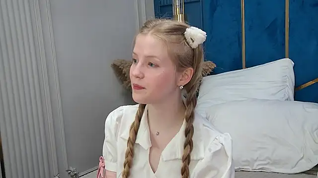 Snapshot of LilianHowards chatting on May 24, 9:47 am LilianHowards online show from May 24, 9:47 am