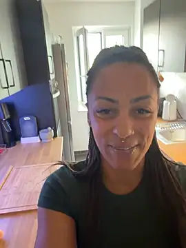Snapshot of SweetPetiteNoir chatting on July 7, 6:47 am SweetPetiteNoir online show from July 7, 6:47 am