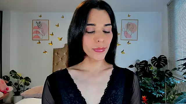 Snapshot of bella_grego chatting on June 19, 8:23 pm bella grego online show from June 19, 8:23 pm