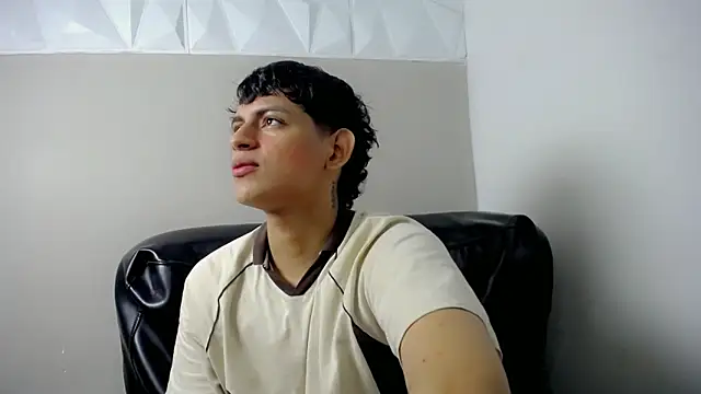 Snapshot of Yosepp_cum chatting on May 2, 3:22 am Yosepp cum online show from May 2, 3:22 am