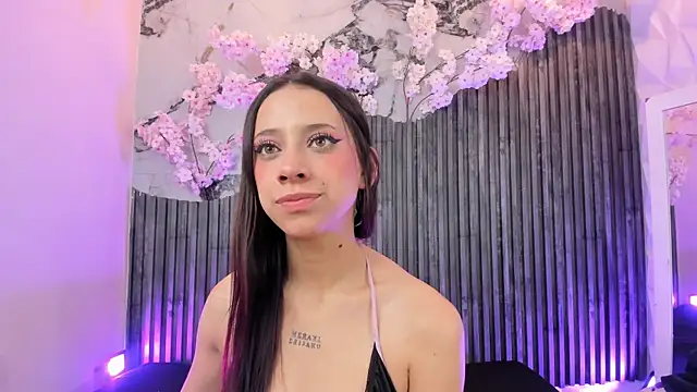 Snapshot of Zephyra_bms chatting on April 29, 3:21 am Zephyra bms online show from April 29, 3:21 am