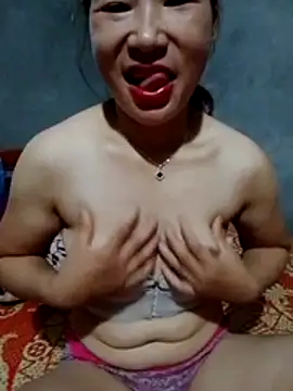 Snapshot of Tieuthu2 chatting on July 16, 12:27 am Tieuthu2 online show from July 16, 12:27 am