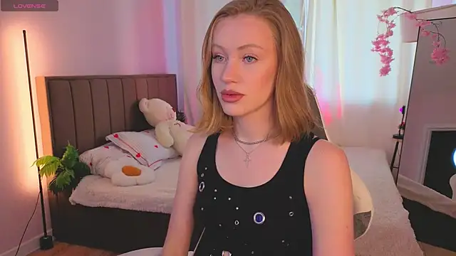 Snapshot of EvaHamilton chatting on July 13, 12:24 am EvaHamilton online show from July 13, 12:24 am