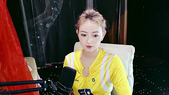Unique Mia online show from June 17, 5:43 am