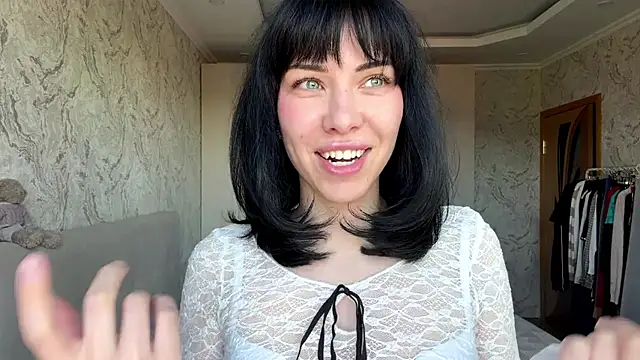 LuisaAlconcel online show from April 28, 1:38 pm