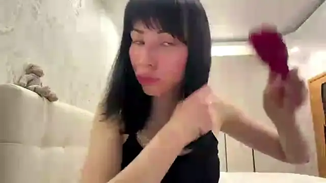LuisaAlconcel online show from May 14, 6:37 pm