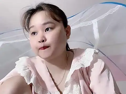 Snapshot of NhungNhun789 chatting on May 9, 8:08 am NhungNhun789 online show from May 9, 8:08 am
