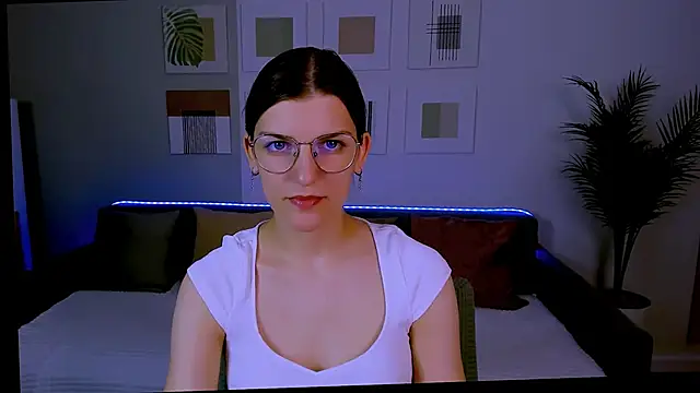 Snapshot of AnnaThorne chatting on May 2, 4:17 am AnnaThorne online show from May 2, 4:17 am