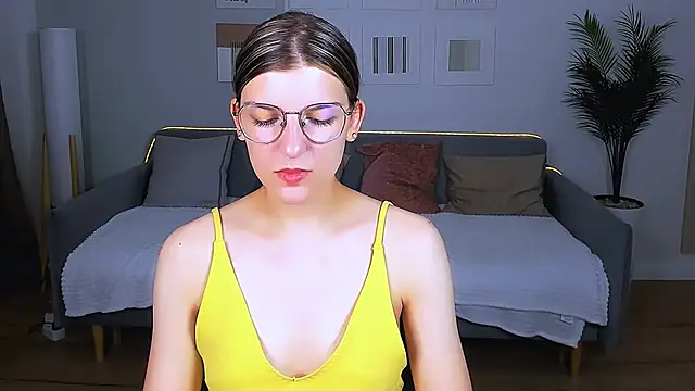 Snapshot of AnnaThorne chatting on June 3, 3:31 am AnnaThorne online show from June 3, 3:31 am