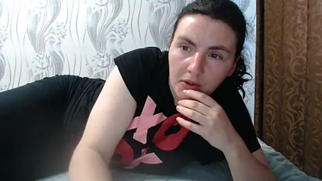 Snapshot of AlinaxJames chatting on June 9, 10:49 am AlinaxJames online show from June 9, 10:49 am