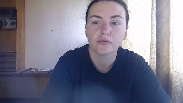 Snapshot of AlinaxJames chatting on June 22, 8:33 am AlinaxJames online show from June 22, 8:33 am
