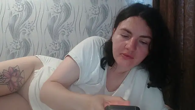 Snapshot of AlinaxJames chatting on July 1, 6:59 am AlinaxJames online show from July 1, 6:59 am