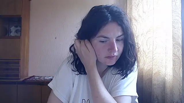 Snapshot of AlinaxJames chatting on July 10, 8:18 am AlinaxJames online show from July 10, 8:18 am