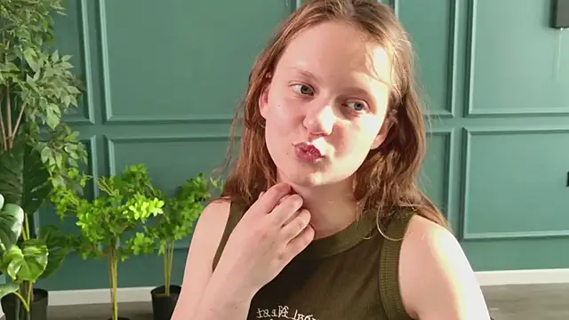 Snapshot of French_Fry chatting on July 23, 3:21 pm French Fry online show from July 23, 3:21 pm