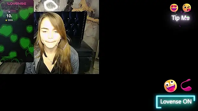 Snapshot of Luxury_11v chatting on April 21, 8:12 pm Luxury 11v online show from April 21, 8:12 pm