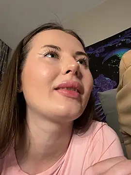 kittieSquad online show from May 7, 4:34 pm