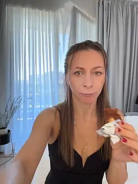 Snapshot of Mira_Luna chatting on July 26, 8:54 am Mira Luna online show from July 26, 8:54 am