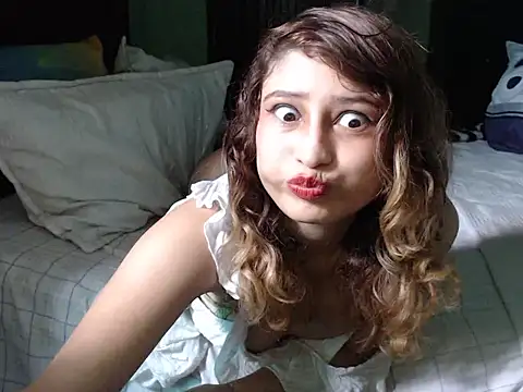 AnnieLorin online show from May 15, 5:53 pm