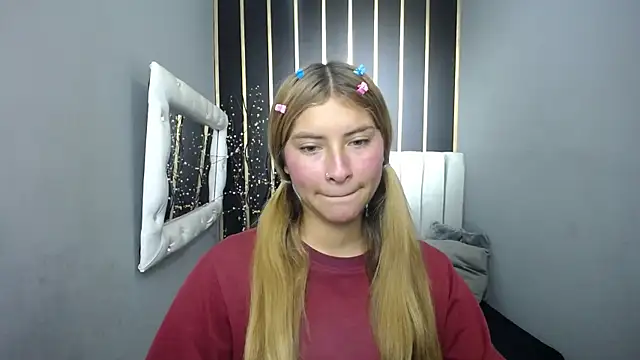 Snapshot of nancy_blonde chatting on April 28, 12:43 pm nancy blonde online show from April 28, 12:43 pm