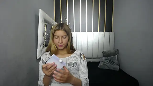 Snapshot of nancy_blonde chatting on May 8, 12:43 pm nancy blonde online show from May 8, 12:43 pm