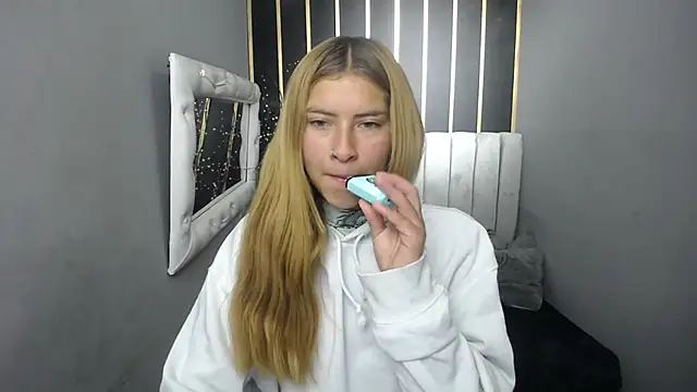 Snapshot of nancy_blonde chatting on May 15, 1:07 pm nancy blonde online show from May 15, 1:07 pm