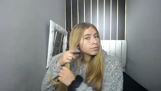 Snapshot of nancy_blonde chatting on May 20, 12:33 pm nancy blonde online show from May 20, 12:33 pm
