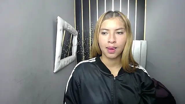 Snapshot of nancy_blonde chatting on May 25, 12:44 pm nancy blonde online show from May 25, 12:44 pm