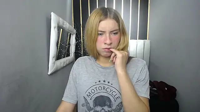 Snapshot of nancy_blonde chatting on May 30, 12:46 pm nancy blonde online show from May 30, 12:46 pm