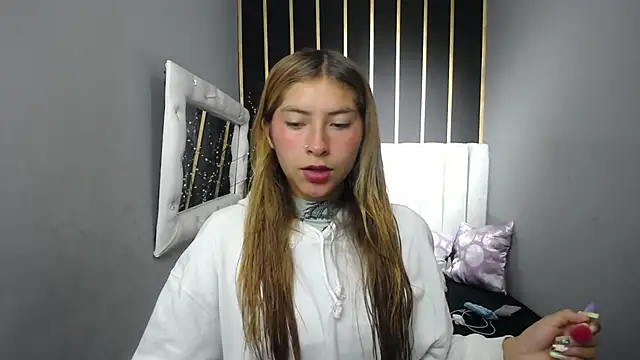Snapshot of nancy_blonde chatting on June 5, 1:39 pm nancy blonde online show from June 5, 1:39 pm