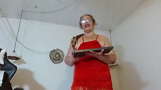 Sweet-Mommy-Milf online show from May 15, 11:56 pm