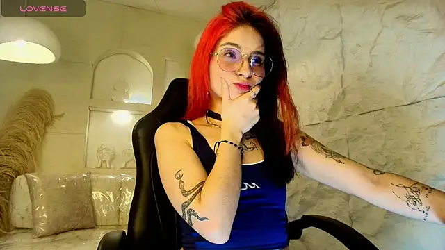 Moon Red r online show from April 28, 8:03 pm