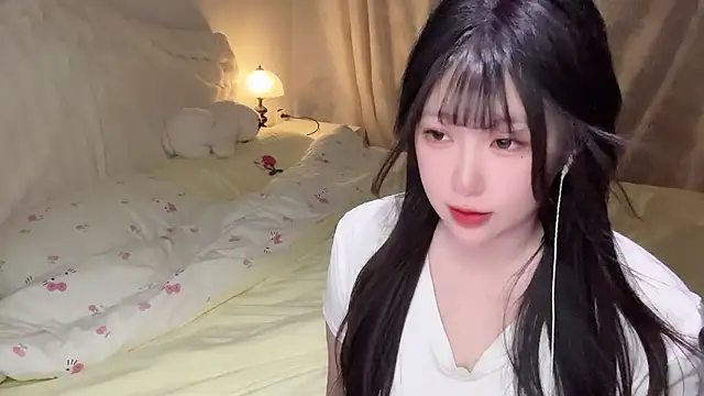 SweetButWildbaby online show from May 1, 4:33 pm