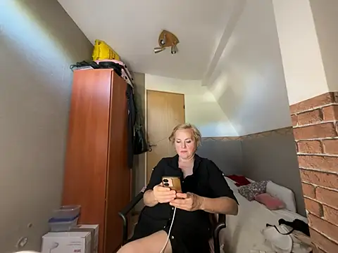 Snapshot of Svetlysvet chatting on June 24, 5:34 pm Svetlysvet online show from June 24, 5:34 pm