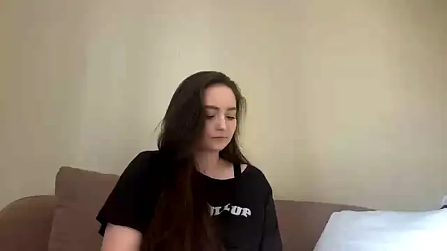 Emilly Cart online show from April 22, 6:38 am