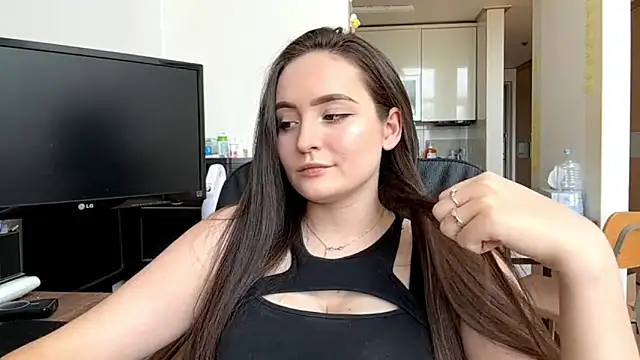 Snapshot of Emilly_Cart chatting on May 19, 3:13 am Emilly Cart online show from May 19, 3:13 am