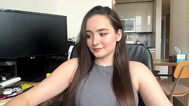 Snapshot of Emilly_Cart chatting on May 20, 3:24 am Emilly Cart online show from May 20, 3:24 am